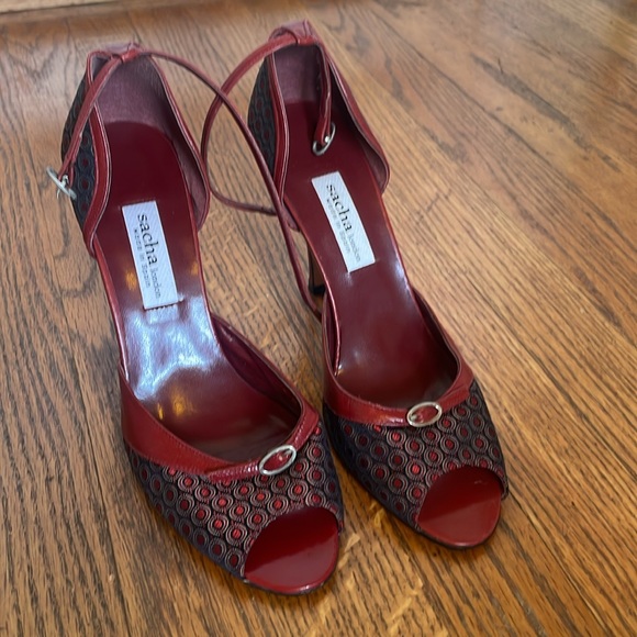 Red and Navy Heels - Picture 5 of 12